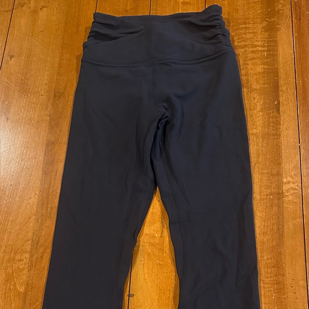 EUC SZ 4 Lululemon Athletica Black Leggings
